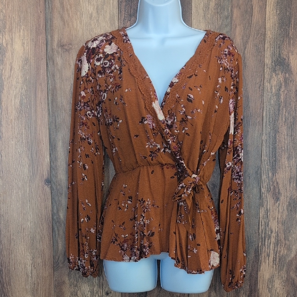 Maurices Floral Wrap Blouse M                           D355
